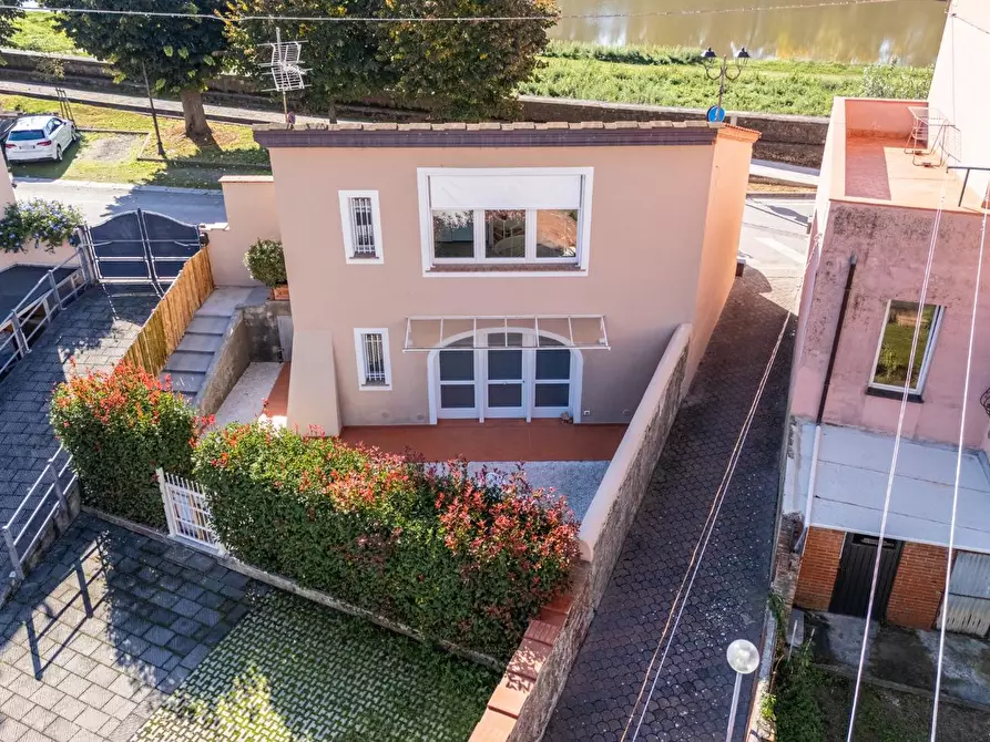 Immagine 1 di Casa indipendente in vendita  a Calcinaia