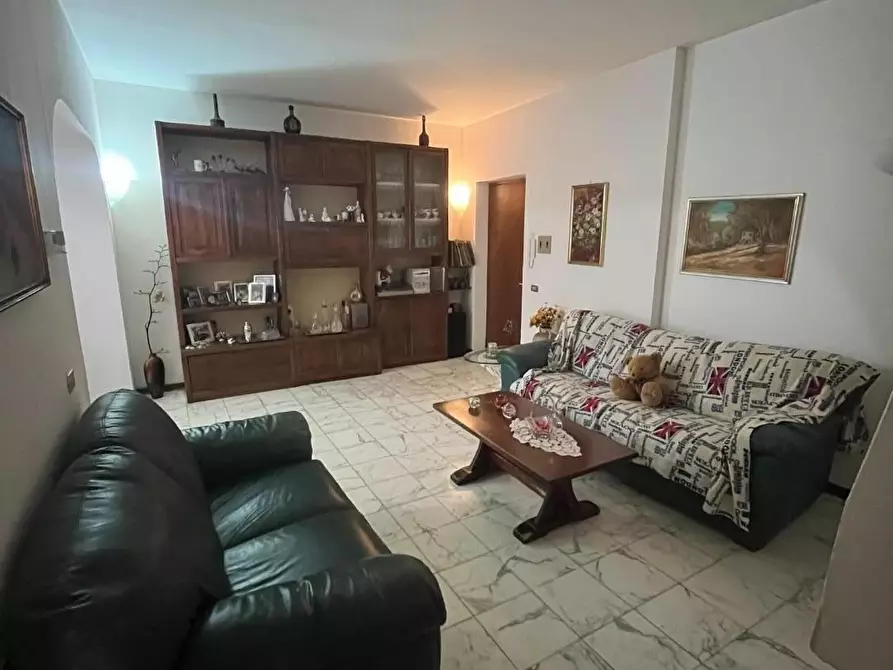 Immagine 2 di Appartamento in vendita  a Carrara