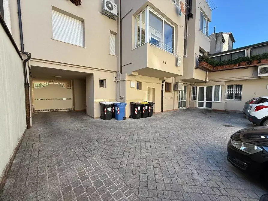 Immagine 19 di Appartamento in vendita  a Pontedera