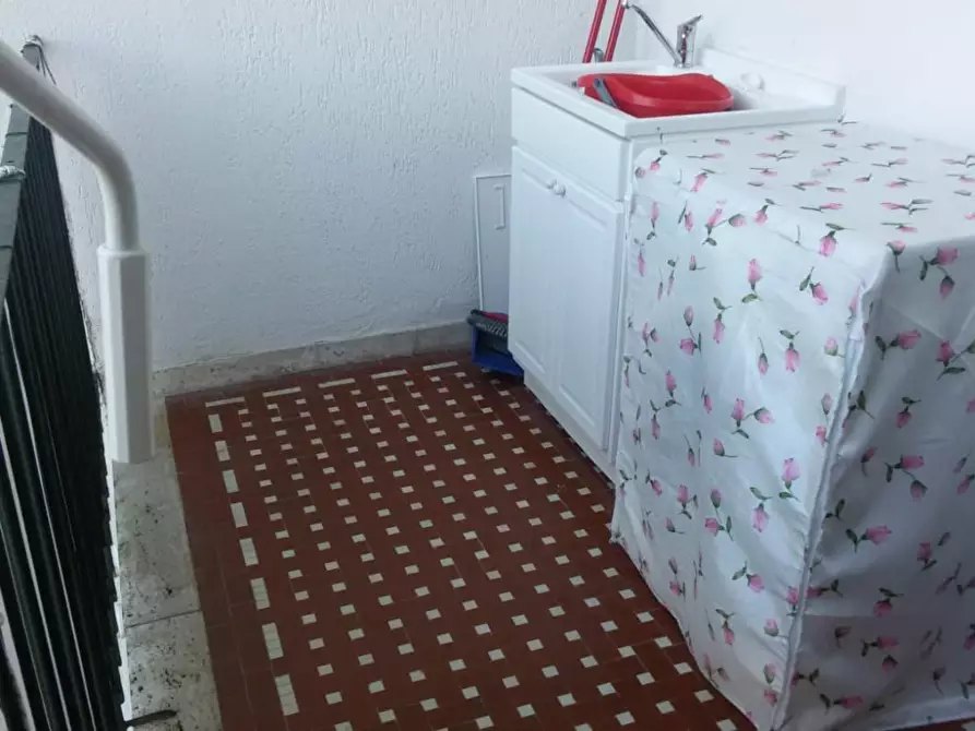 Immagine 13 di Appartamento in affitto  a Carrara