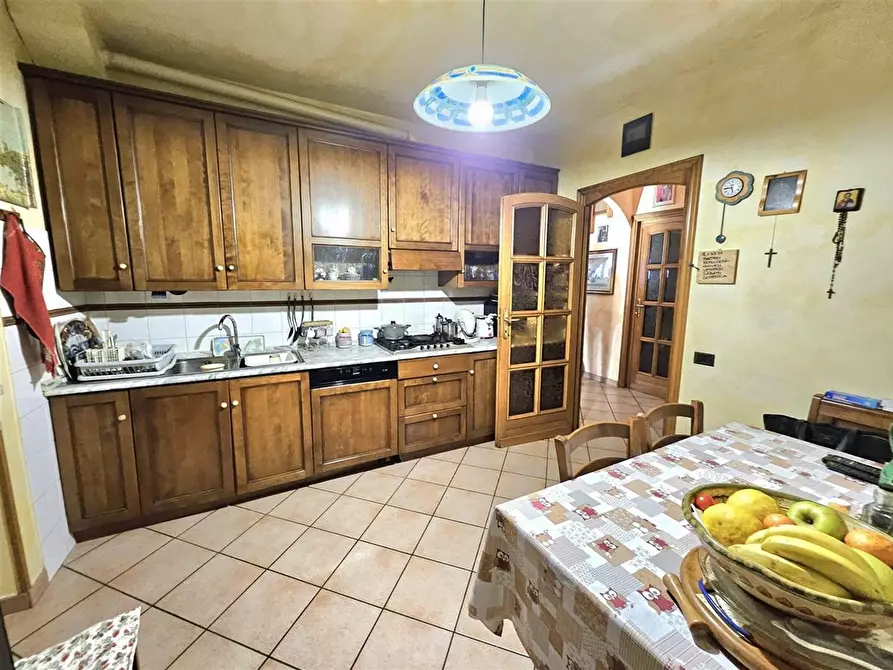 Immagine 11 di Casa trifamiliare in vendita  a Massa