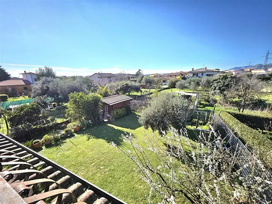 Immagine 5 di Casa trifamiliare in vendita  a Massa