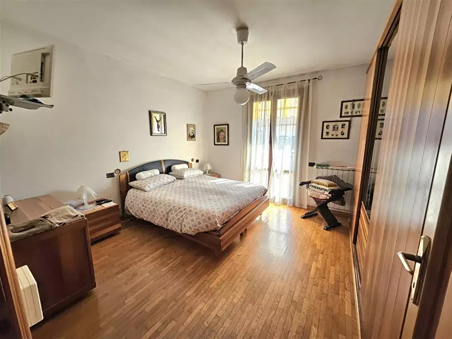 Immagine 17 di Casa trifamiliare in vendita  a Massa