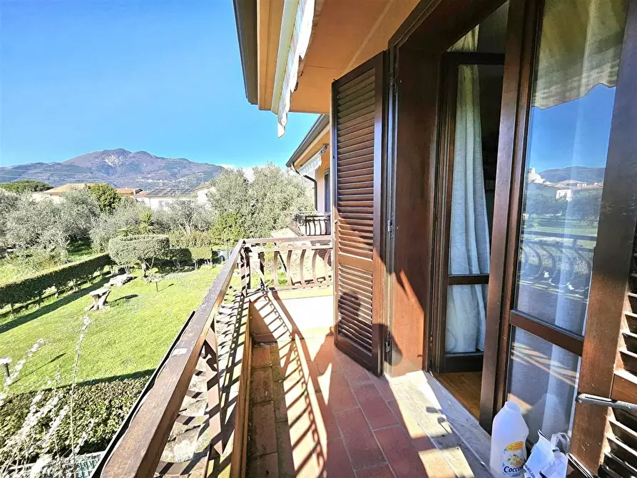 Immagine 18 di Casa trifamiliare in vendita  a Massa