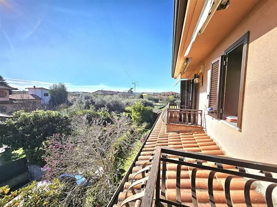 Immagine 20 di Casa trifamiliare in vendita  a Massa