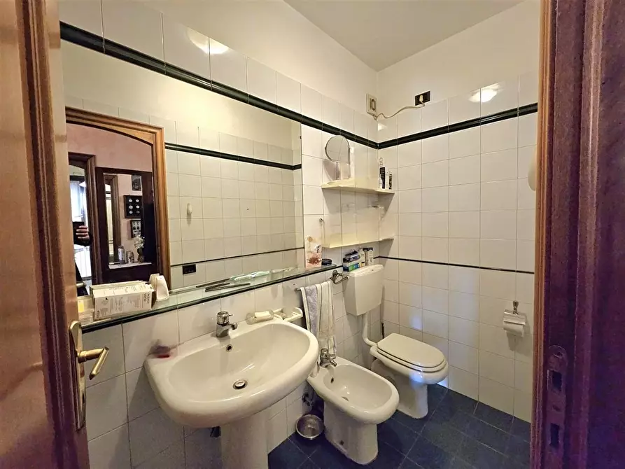 Immagine 9 di Casa trifamiliare in vendita  a Massa