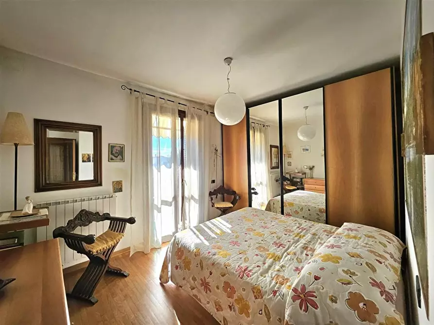 Immagine 21 di Casa trifamiliare in vendita  a Massa