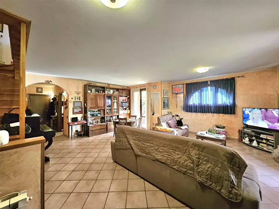 Immagine 6 di Casa trifamiliare in vendita  a Massa