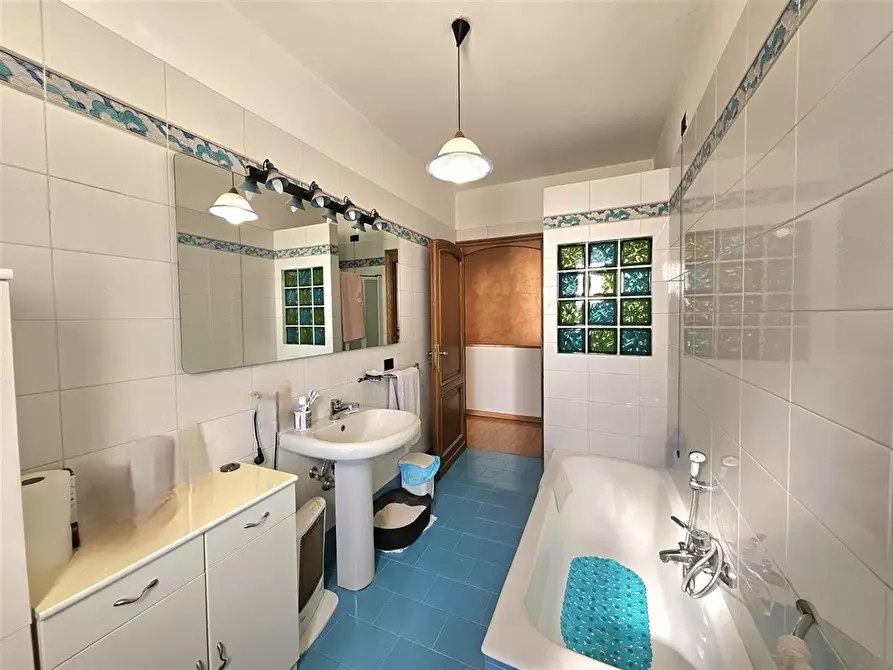 Immagine 22 di Casa trifamiliare in vendita  a Massa