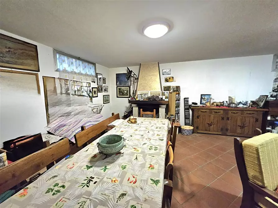 Immagine 13 di Casa trifamiliare in vendita  a Massa