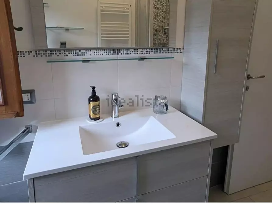 Immagine 5 di Appartamento in vendita  a Camaiore