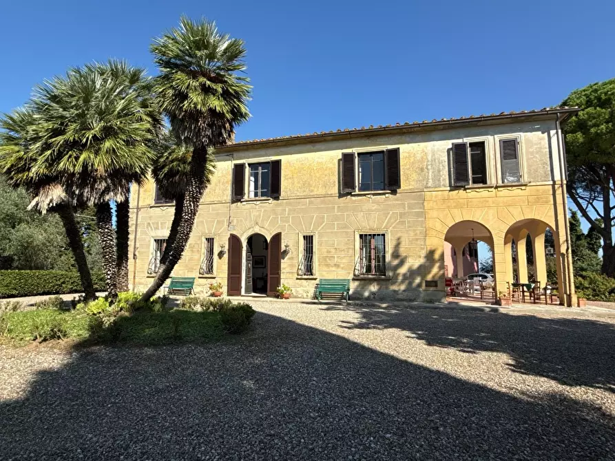 Immagine 1 di Villa in vendita  a Crespina Lorenzana