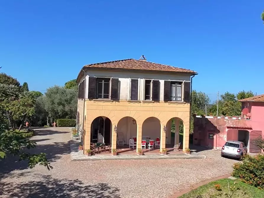 Immagine 5 di Villa in vendita  a Crespina Lorenzana