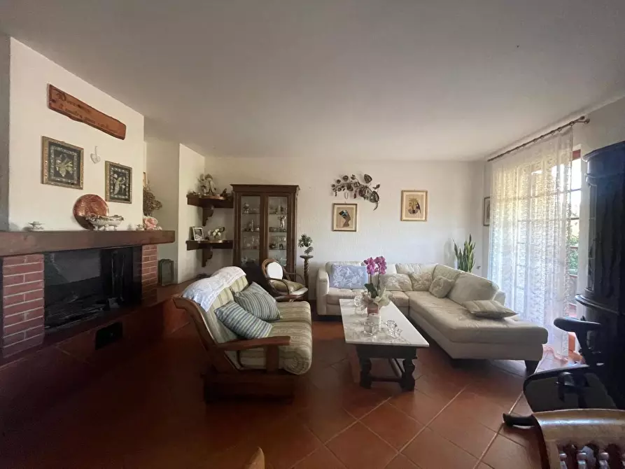 Immagine 9 di Casa bifamiliare in vendita  a Carrara