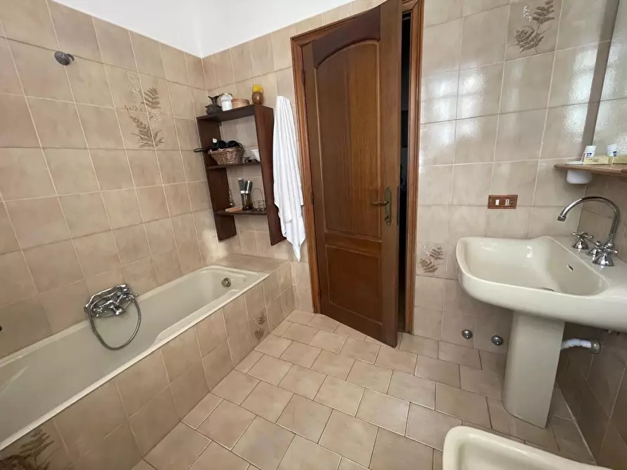 Immagine 18 di Casa bifamiliare in vendita  a Carrara