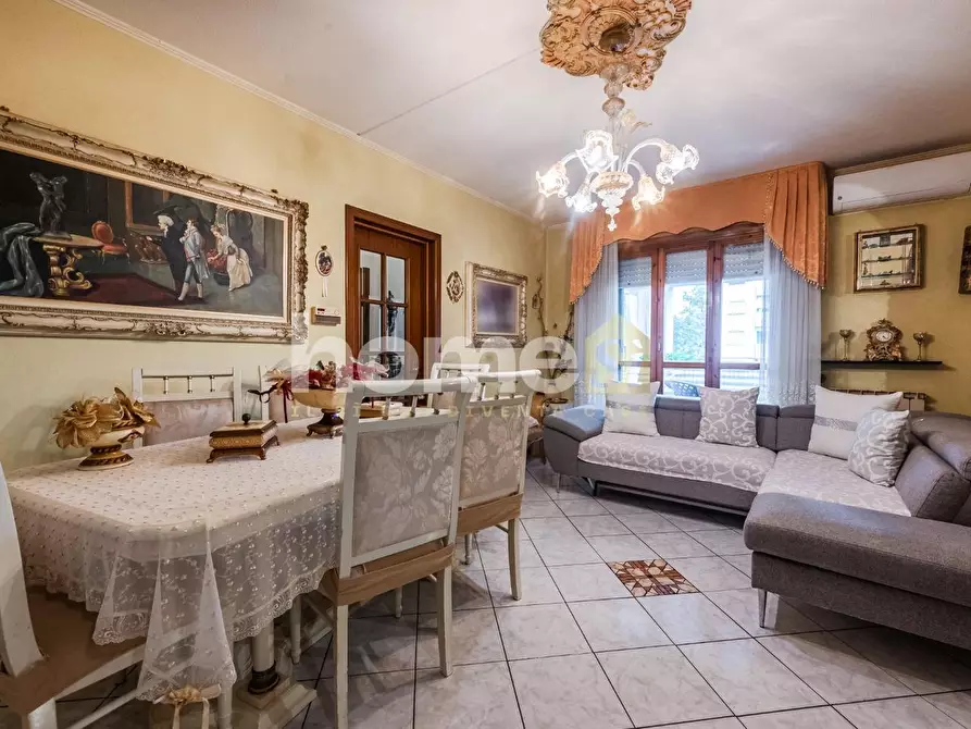 Immagine 8 di Appartamento in vendita  a Reggio Nell'emilia