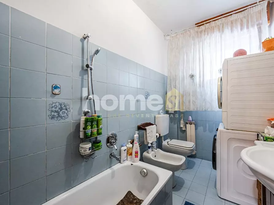 Immagine 17 di Appartamento in vendita  a Reggio Nell'emilia