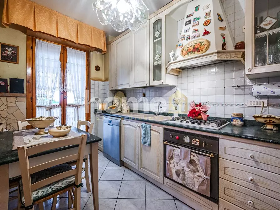 Immagine 3 di Appartamento in vendita  a Reggio Nell'emilia