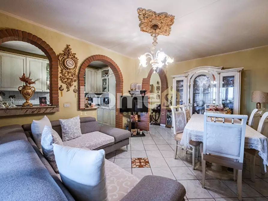 Immagine 1 di Appartamento in vendita  a Reggio Nell'emilia