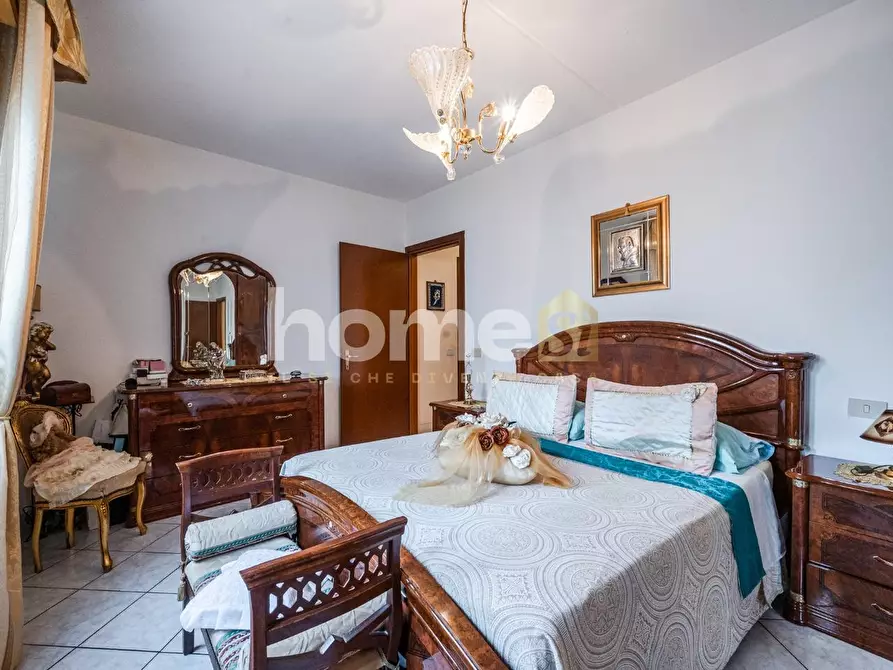 Immagine 15 di Appartamento in vendita  a Reggio Nell'emilia