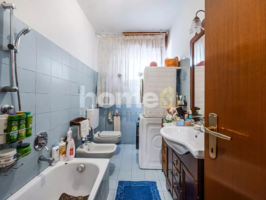 Immagine 16 di Appartamento in vendita  a Reggio Nell'emilia