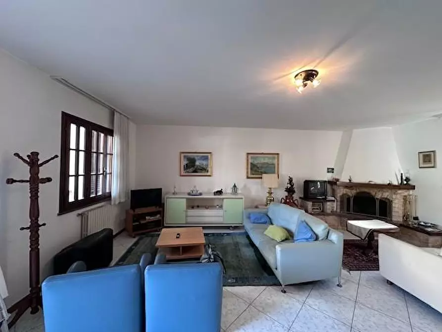 Immagine 3 di Casa trifamiliare in vendita  a Buti