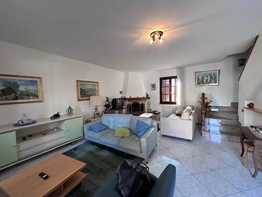 Immagine 4 di Casa trifamiliare in vendita  a Buti