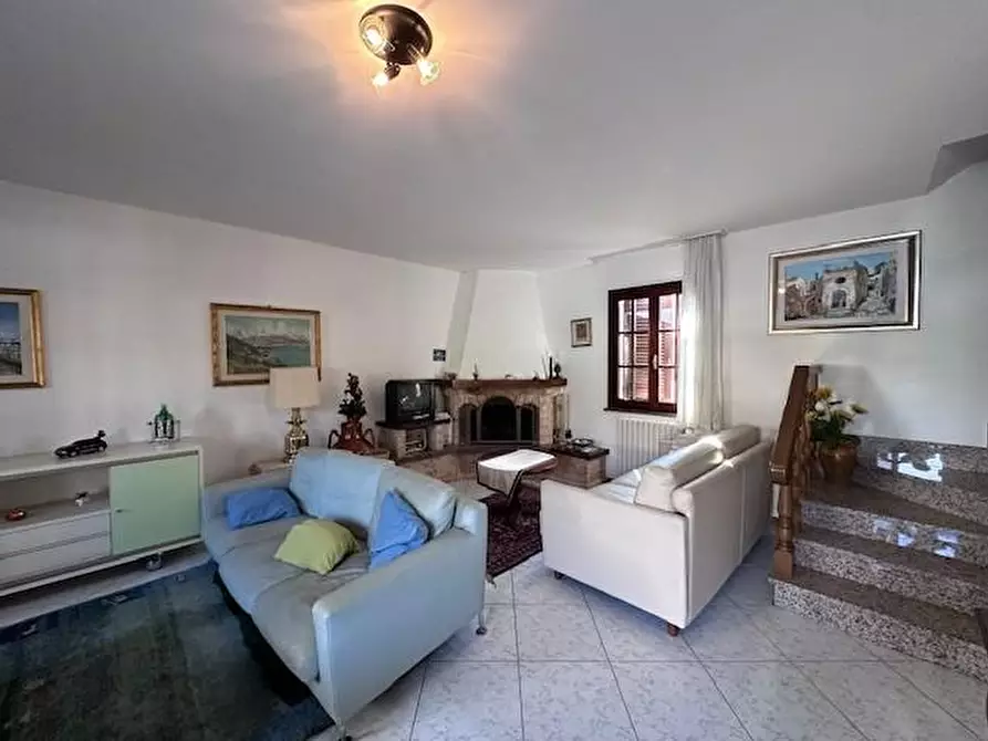 Immagine 2 di Casa trifamiliare in vendita  a Buti