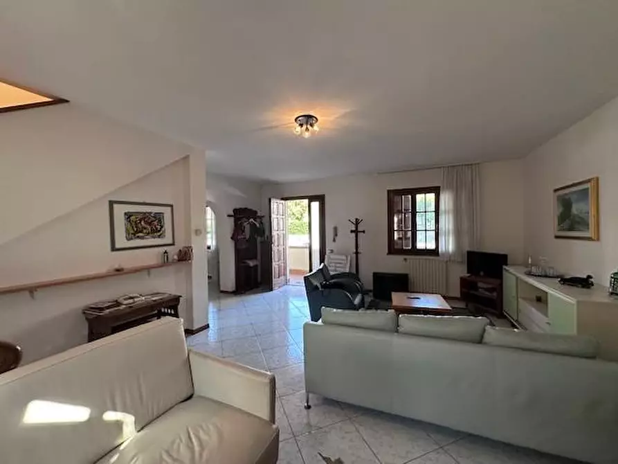 Immagine 7 di Casa trifamiliare in vendita  a Buti