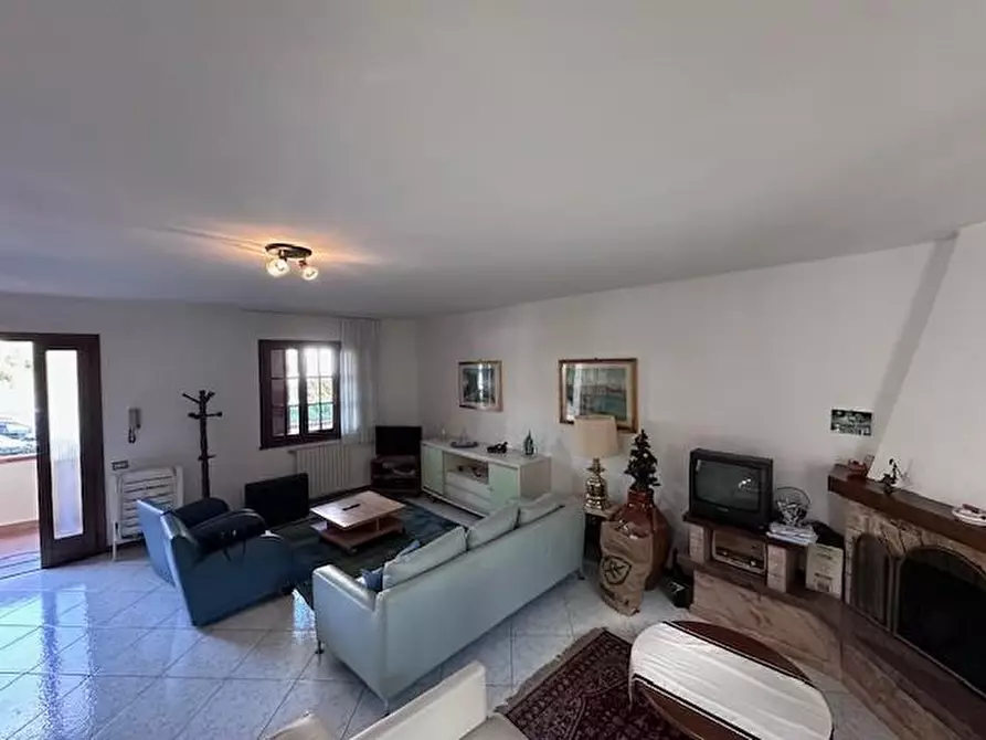 Immagine 5 di Casa trifamiliare in vendita  a Buti