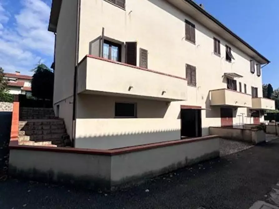 Immagine 36 di Casa trifamiliare in vendita  a Buti