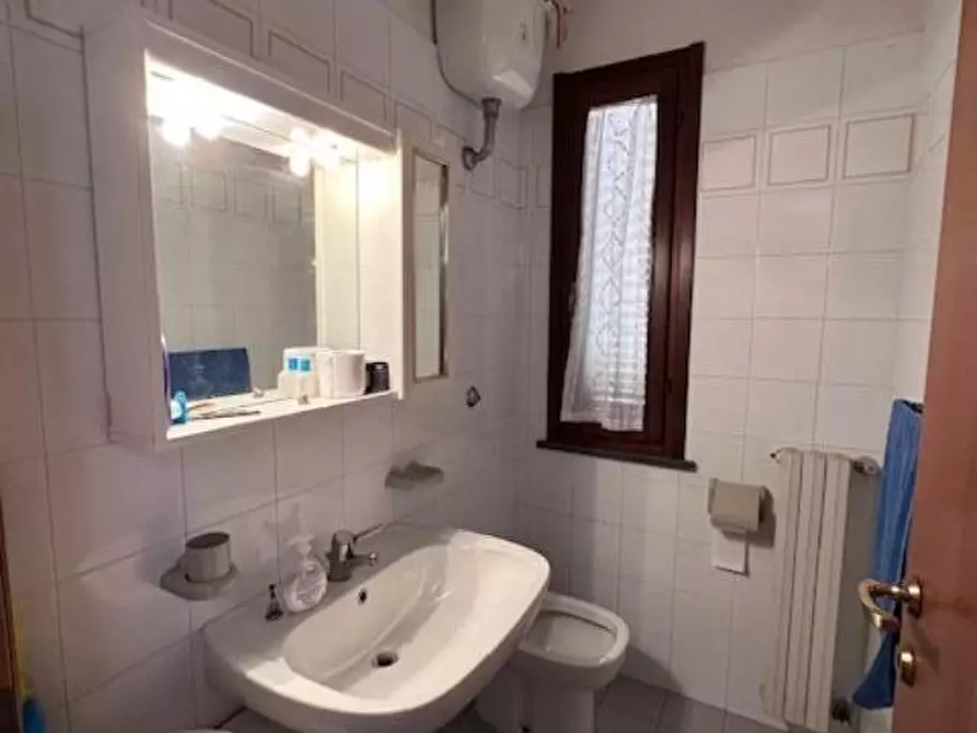 Immagine 11 di Casa trifamiliare in vendita  a Buti