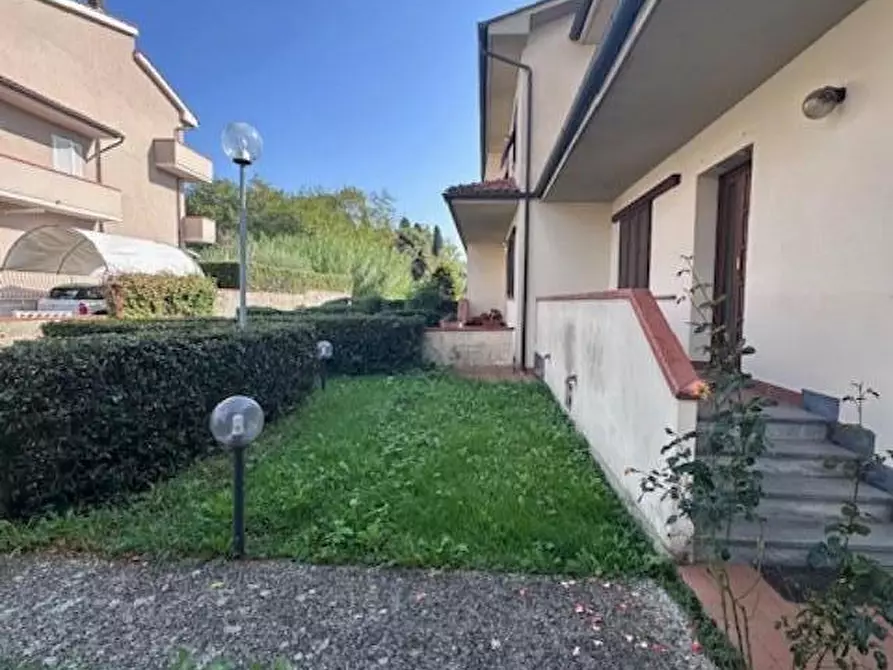 Immagine 40 di Casa trifamiliare in vendita  a Buti