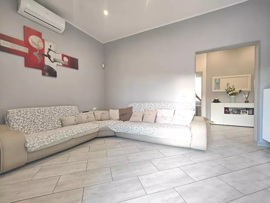 Immagine 10 di Villa in vendita  a Fucecchio