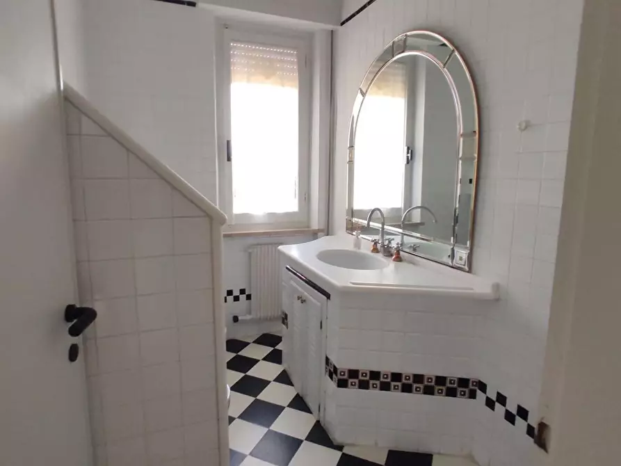 Immagine 23 di Appartamento in vendita  a Castelnuovo Magra