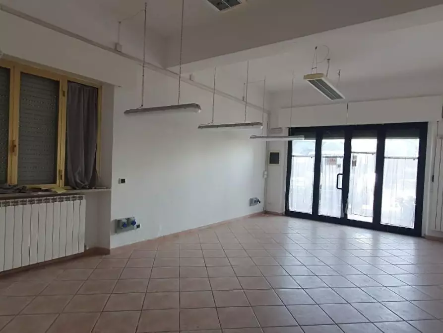 Immagine 7 di Locale commerciale in affitto  a Capannori