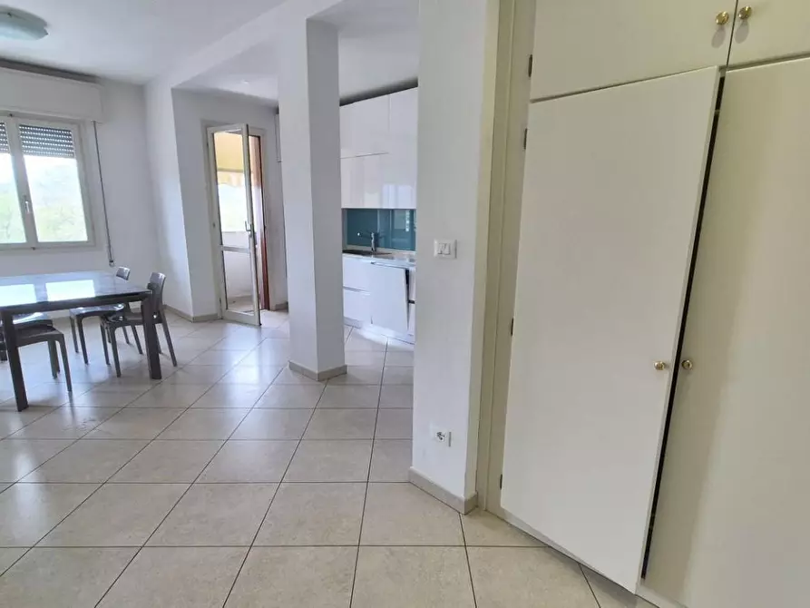 Immagine 2 di Appartamento in vendita  a Viareggio