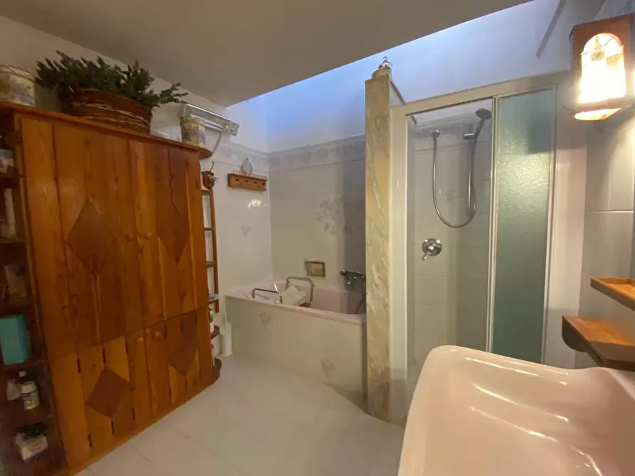 Immagine 30 di Porzione di casa in vendita  a Lastra A Signa