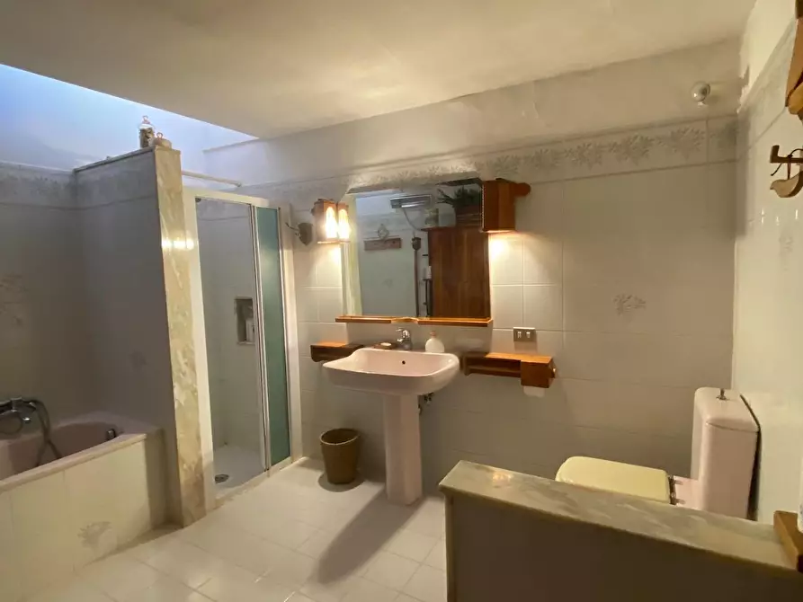 Immagine 29 di Porzione di casa in vendita  a Lastra A Signa