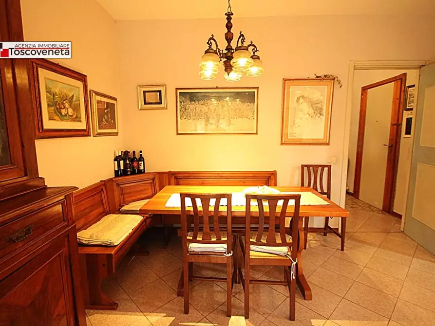 Immagine 4 di Appartamento in vendita  a Lucca