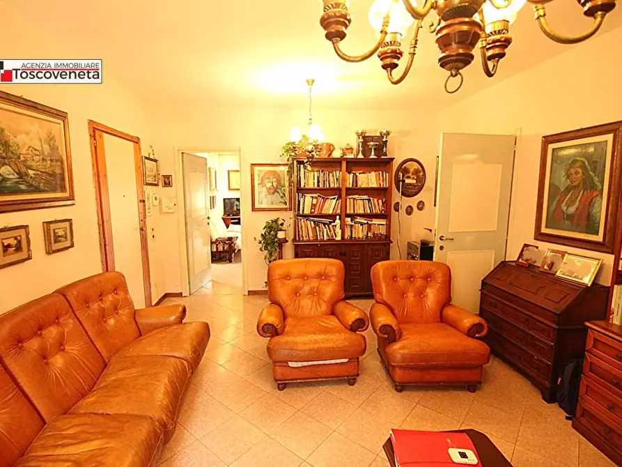 Immagine 7 di Appartamento in vendita  a Lucca