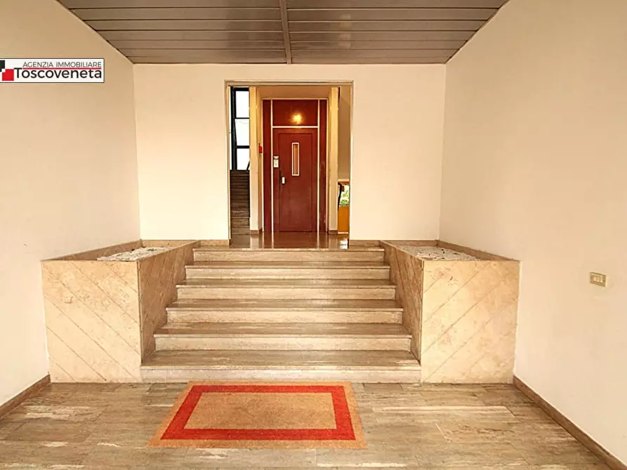 Immagine 25 di Appartamento in vendita  a Lucca