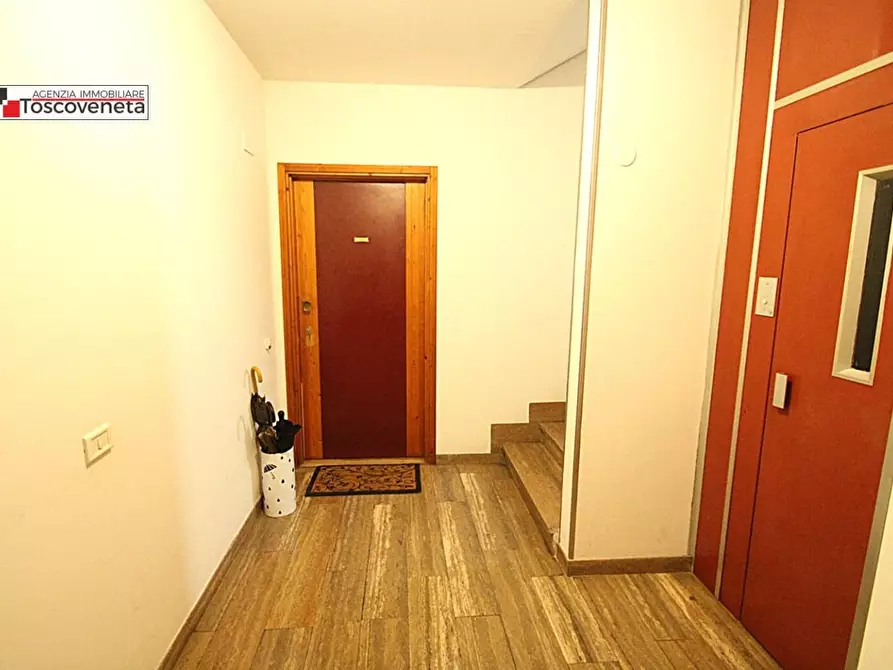 Immagine 24 di Appartamento in vendita  a Lucca