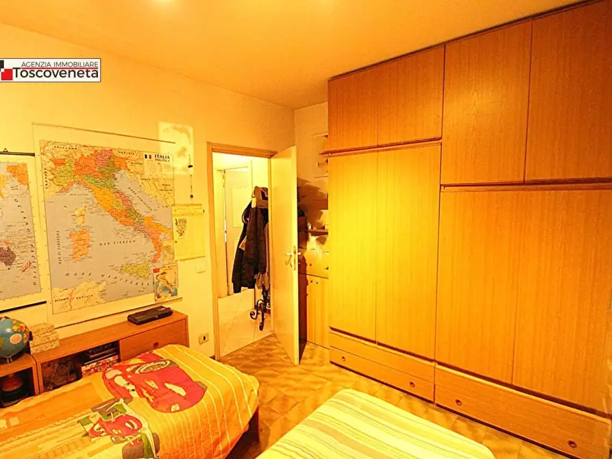 Immagine 17 di Appartamento in vendita  a Lucca