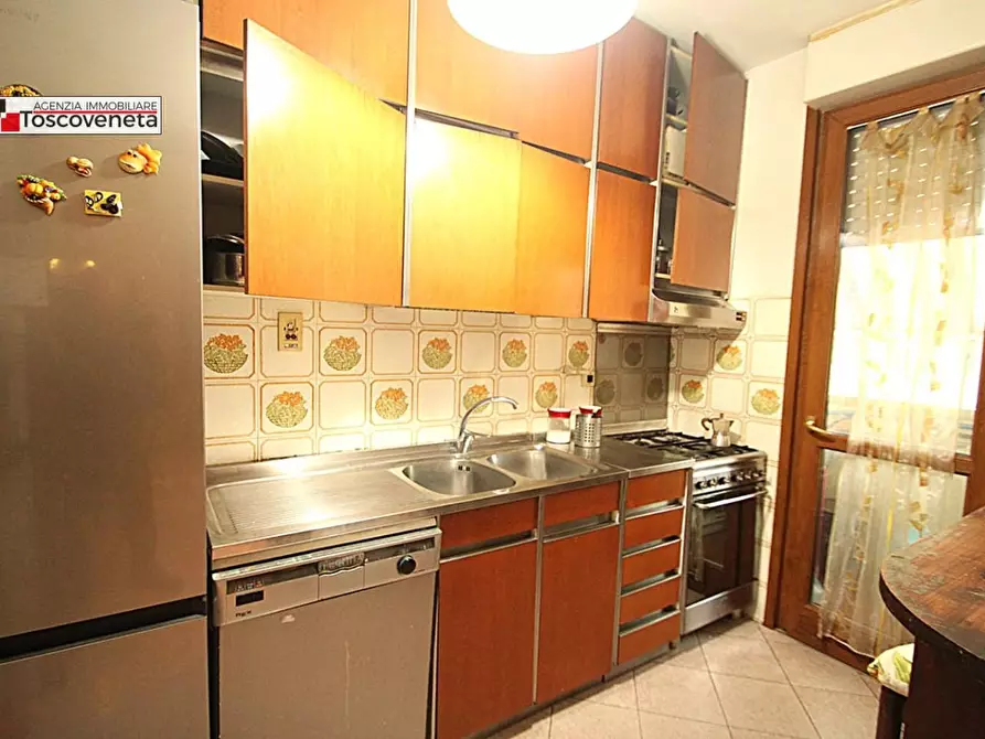 Immagine 5 di Appartamento in vendita  a Lucca