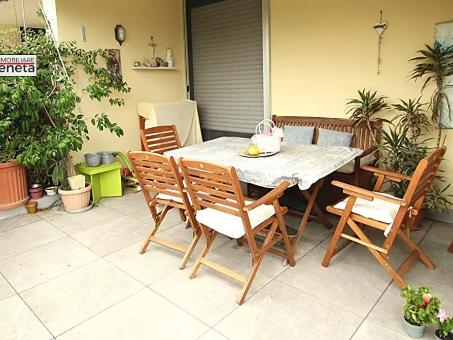 Immagine 18 di Appartamento in vendita  a Lucca