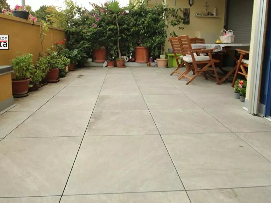 Immagine 1 di Appartamento in vendita  a Lucca