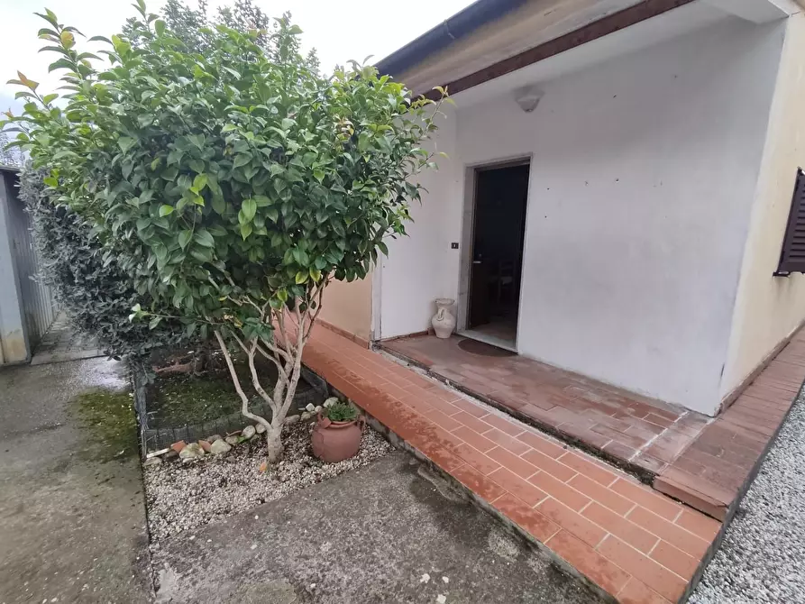 Immagine 1 di Villa in vendita  a Pietrasanta
