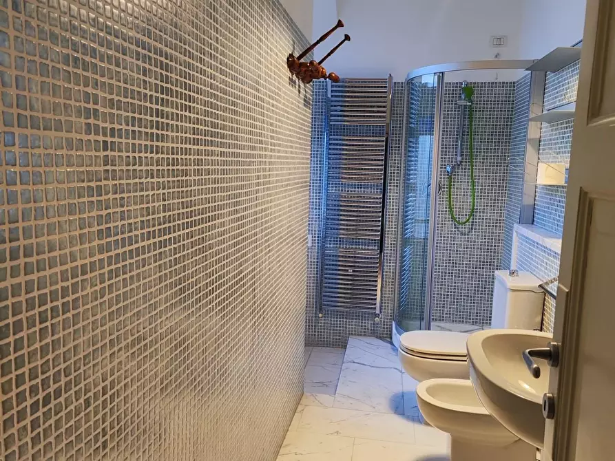 Immagine 11 di Appartamento in affitto  a Carrara