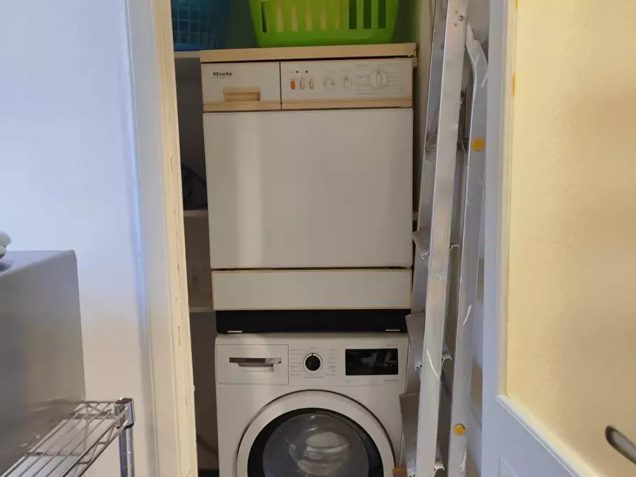 Immagine 4 di Appartamento in affitto  a Carrara